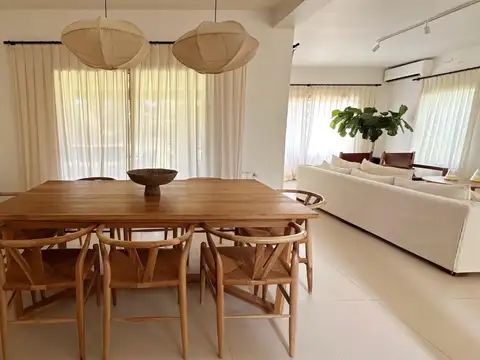 Casa 4 ambientes con 4 baños