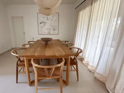 Casa en Venta con 3 cocheras