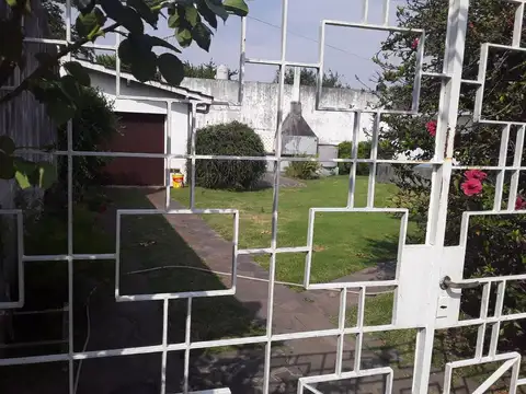 Casa en Venta con 3 cocheras