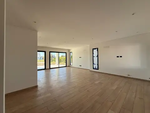 Casa 4 ambientes con 4 baños