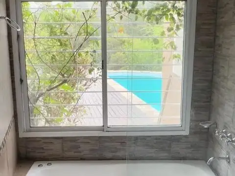 Casa en Venta con 3 cocheras