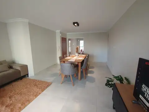 VENTA SEMIPISO 3 DORMITORIOS - COCHERA - Calidad Premium