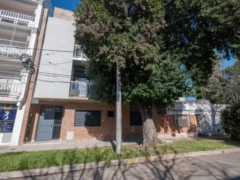 VENTA CASA A REFACCIONAR y/o demoler.  BARRIO SUR