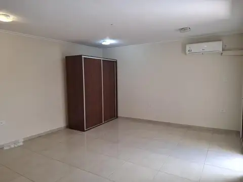 Planta baja en 25 de Mayo y La Rioja