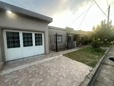 VENTA 2 PH CON JARDIN Y COCHERA EN BLOCK CASTELAR