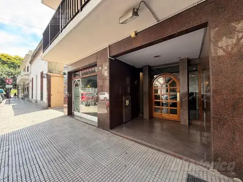 Departamento 2 dormitorios  con cochera fija y cubierta en alquiler en Caballito