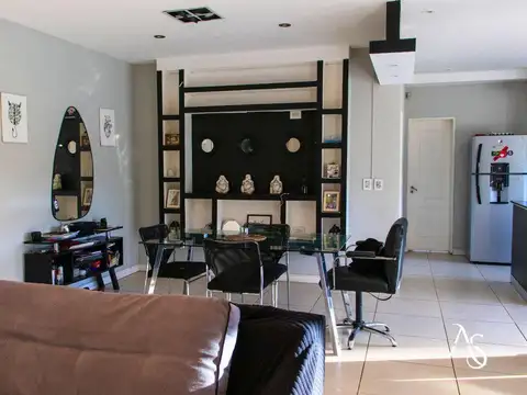 Casa 6 ambientes con 4 baños