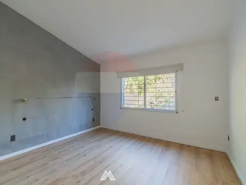 Casa en Alquiler con 1 cochera