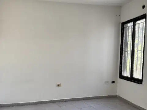 Venta Casa de Pasillo con terraza Barrio Cura (Saavedra 2300)