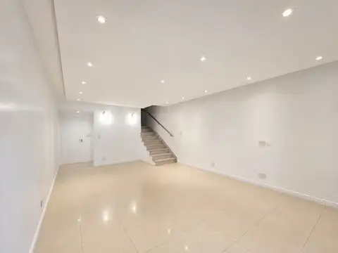 Depto Tipo Casa en Alquiler con 1 cocheras