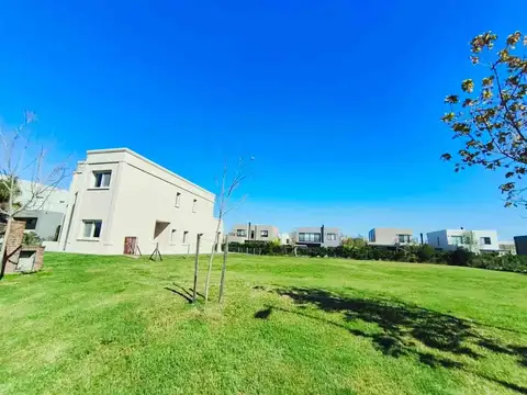 Avenida de los Lagos 100