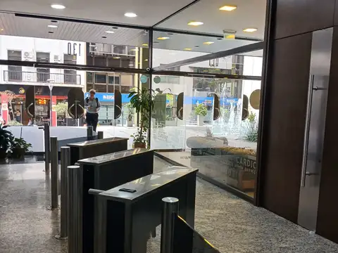Oficina en Venta con 5 cocheras