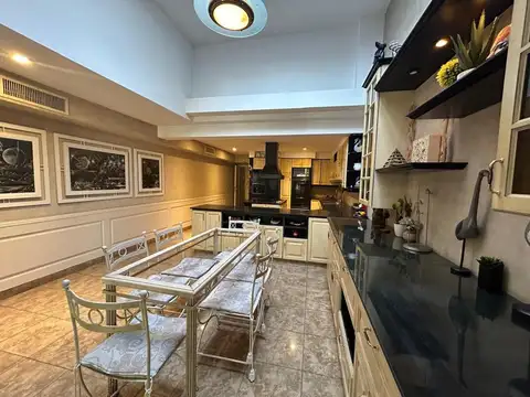 Casa en Alquiler con 1 cochera