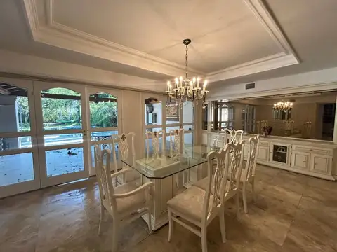 Casa 5 ambientes con 4 baños