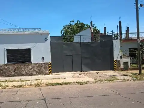 Deposito industrial en gral. San Martín (San Andres). Entrada de camión y descarga interna CON RENTA
