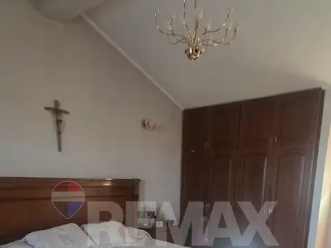 Casa 6 ambientes con 2 baños