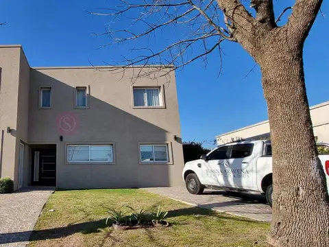 Casa  en Venta en Santa Guadalupe, Pilar del Este, Pilar