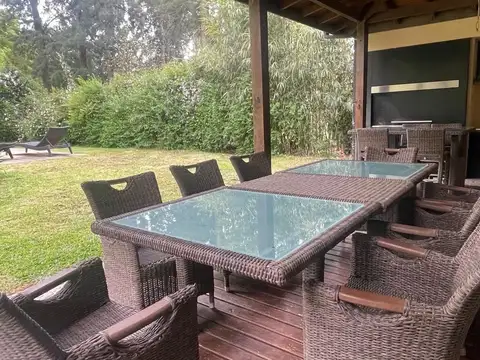 Casa en Venta con 4 cocheras