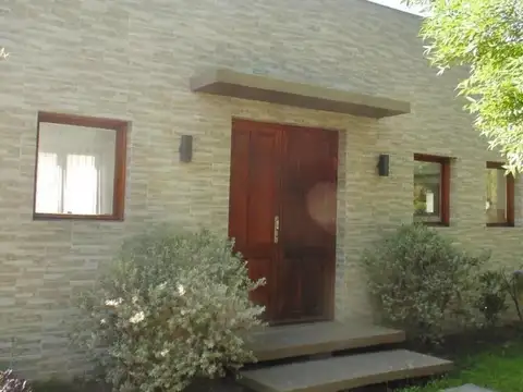 Casa 4 ambientes con 3 baños