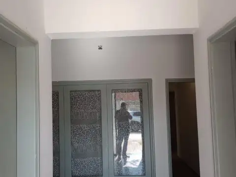 Casa 8 ambientes con 3 baños