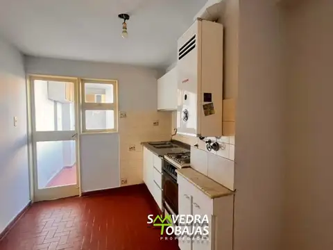 Departamento de dos dormitorios con balcón frente