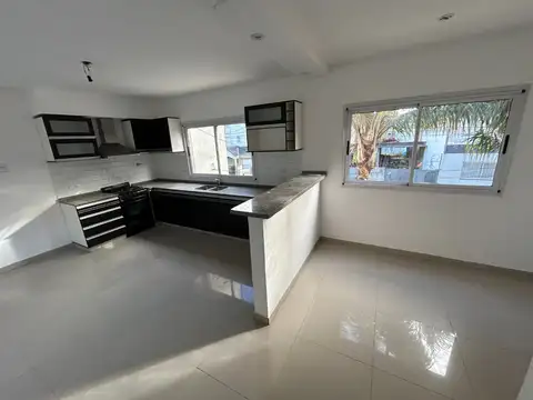 Casa 4 ambientes con 1 baño