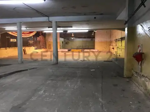 Depósito en Alquiler en Flores 1178 m2 Sobre Avenida con entrada de Camiones y contenedores