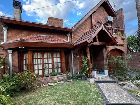 Casa 4 amb en Venta en V, Tesei quincho Parrilla.