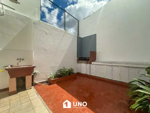 Casa en Alquiler con 1 cochera