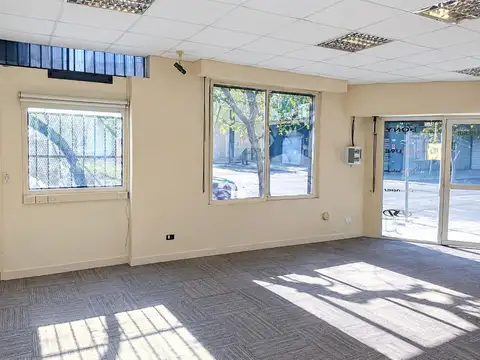 Amplio Local en Venta con dos baños en Olivos | Sup. cubierta 50m2