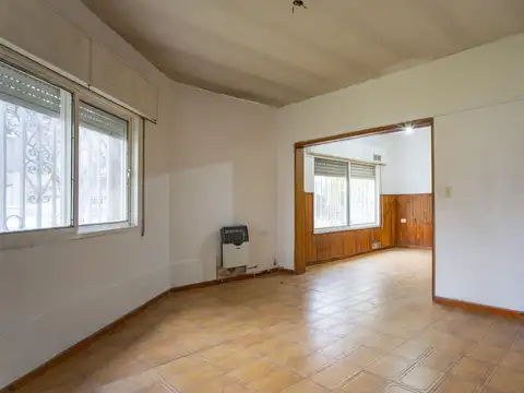 VENTA CASA DE DOS DORMITORIOS EN ESQUINA