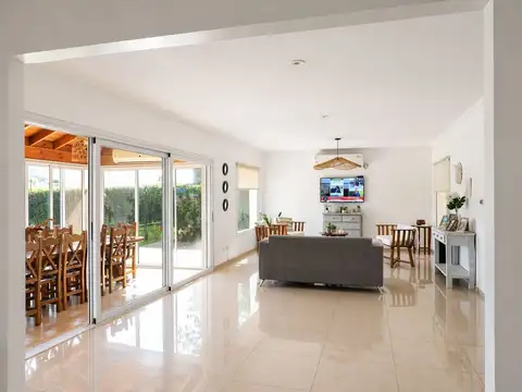Casa en Venta en Juan Maria Gutierrez, USD 330.000