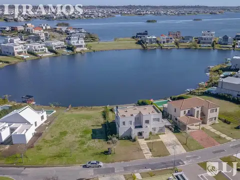 Casa al  Lago - Barrio Muelles Puertos / Escobar