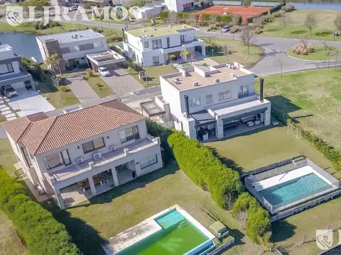 Casa 6 ambientes con 2 baños
