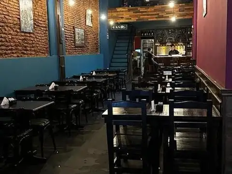 Oficina 6 ambientes con 5 baños