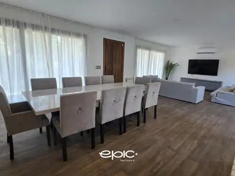 Casa en Venta con 1 cochera