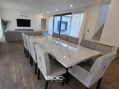 Casa en Venta con 1 cochera