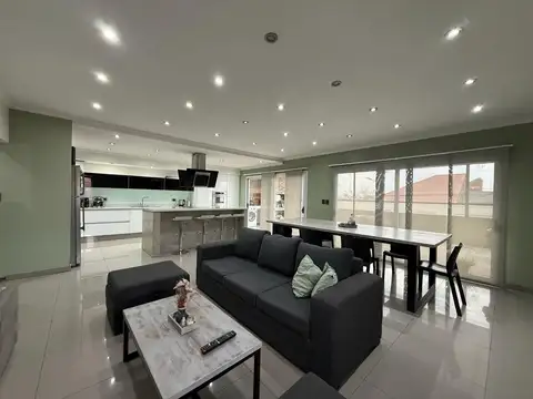 VENTA  VIVIENDA DE CATEGORÍA + IMPORORTANTE GALPÓN