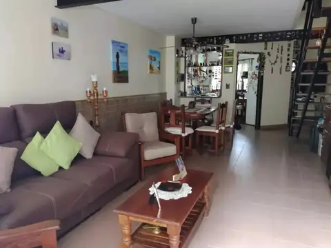Depto Tipo Casa en Venta de 4 ambientes