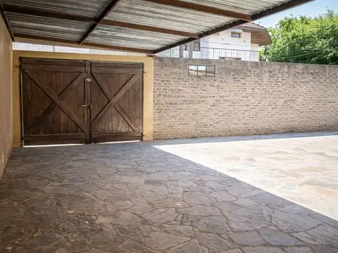 CASA EN VENTA LA PLATA 2 DORMITORIOS