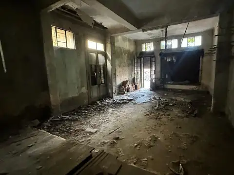 Luis Saenz Peña al 1200, Deposito de 340m2, 8,66m de Frente x 34,75m de Fondo  Constitución, Subte E