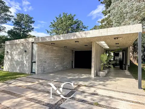 Casa en venta en Costa Esmeralda Hormigón visto