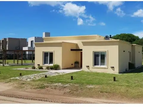 Casa en Venta 3 Dormitorios con Pileta en Costa Esmeralda Barrio Golf Barrio Privado