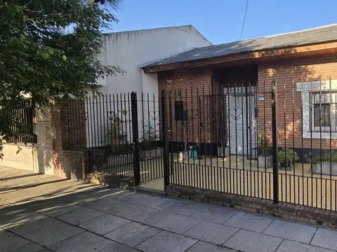 Oportunidad! Casa 4 amb con patio en Piñeyro