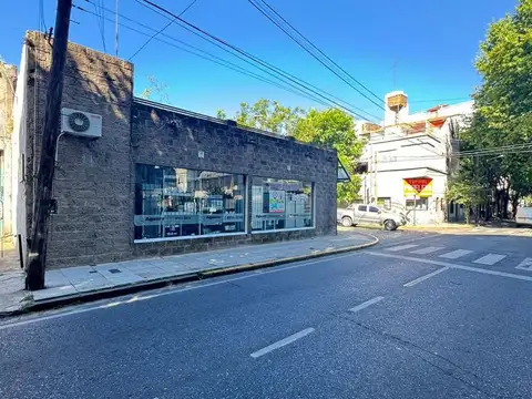 Local en  venta Sobre Av. Perón en San Fernando.