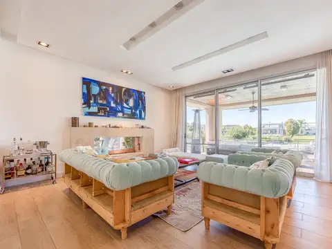 Casa 6 ambientes con 4 baños
