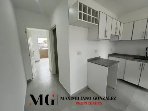 Depto Tipo Casa en Alquiler en Lanus Este, $ 650.000
