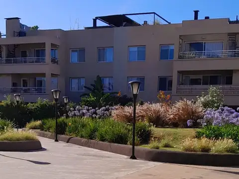 Muy buen departamento de 2 ambientes con terraza en el Complejo Sucre