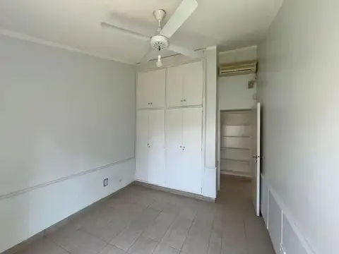 SE ALQUILA CASA CON PILETA - 3 DORMITORIOS