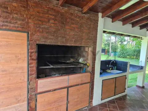 Venta.- Casa 5 ambientes Pilar.